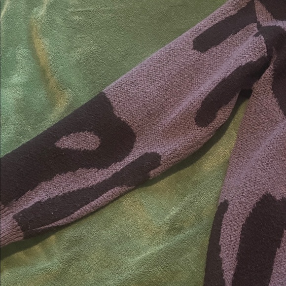 Abstract Patterned Sweater - Picture 3 of 4